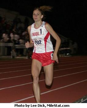 Sarah Bowman breaking STC 800 meet record in 2:07